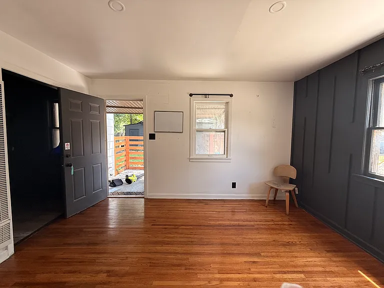 235 S Vine St — Photo 8