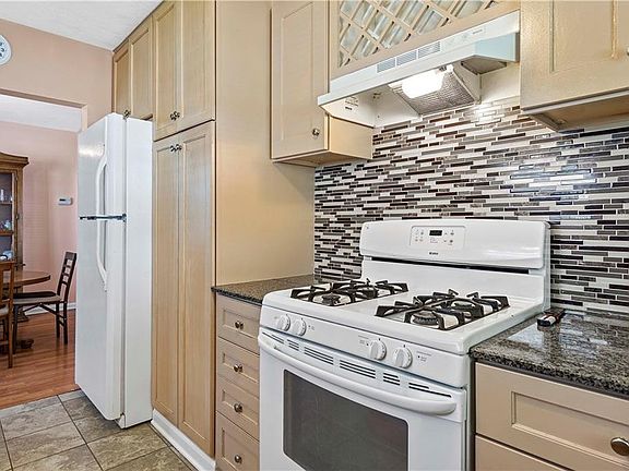 5th image of 6870 Beresford Ave
