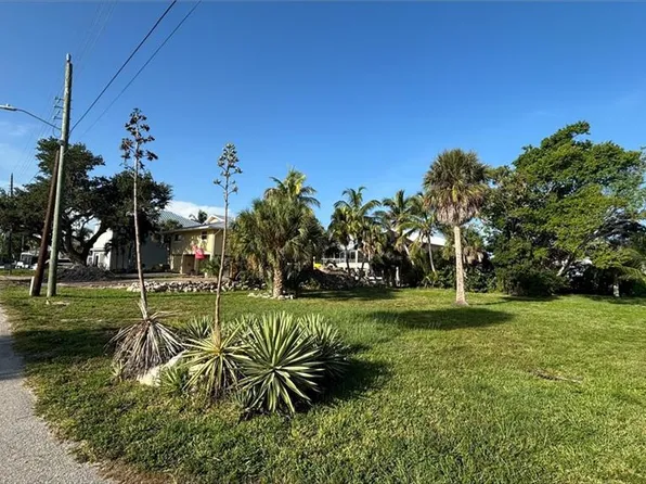  Dolphin ST, BONITA SPRINGS, FL 34134