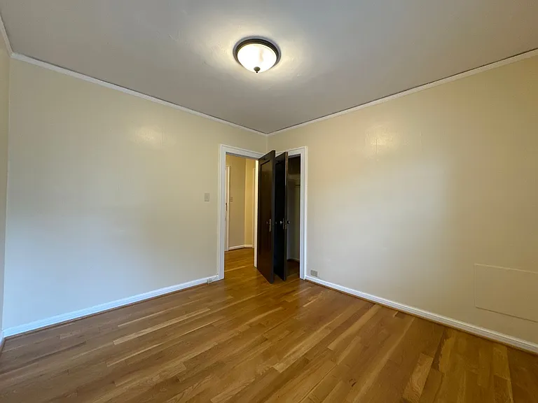 Arlington Apartments — Photo 10