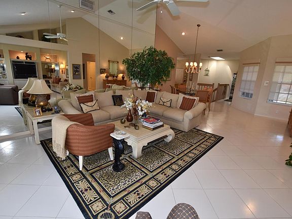 5th image of 11554 Briarwood Cir APT 4