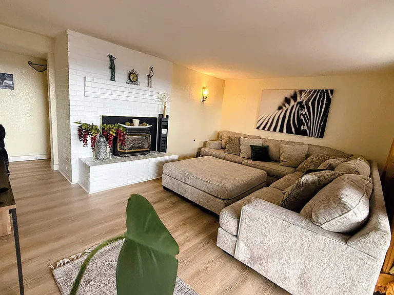7305 Yew St — Photo 3