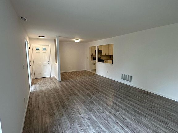 2nd image of 714 Zlotkin Cir APT 6
