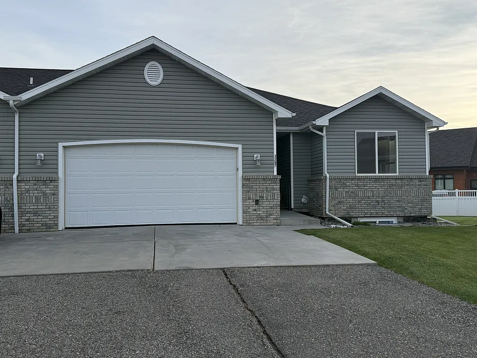3287 Banff Ave