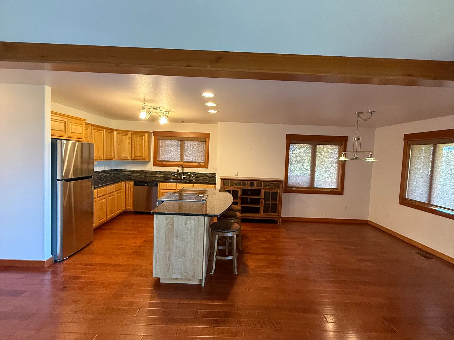 3 bed, 1785 sqft, $2,500 — Photo 3