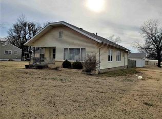 101 S Academy Ave, Newkirk, OK 74647