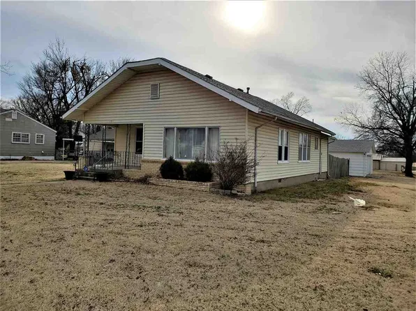 101 S Academy Ave, Newkirk, OK 74647