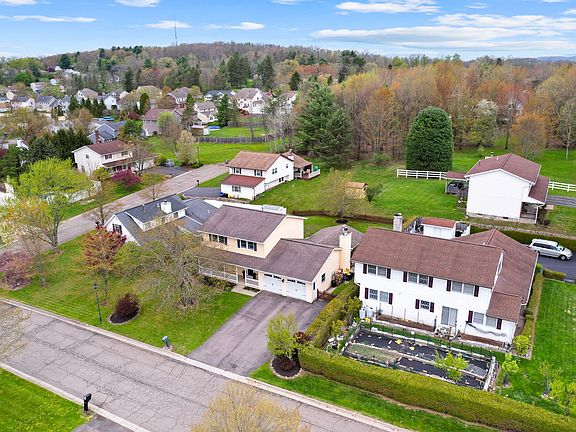 3rd image of 441 Echo Ln