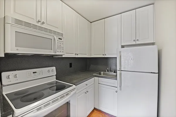 Sold by Empire City Properties  | media 5