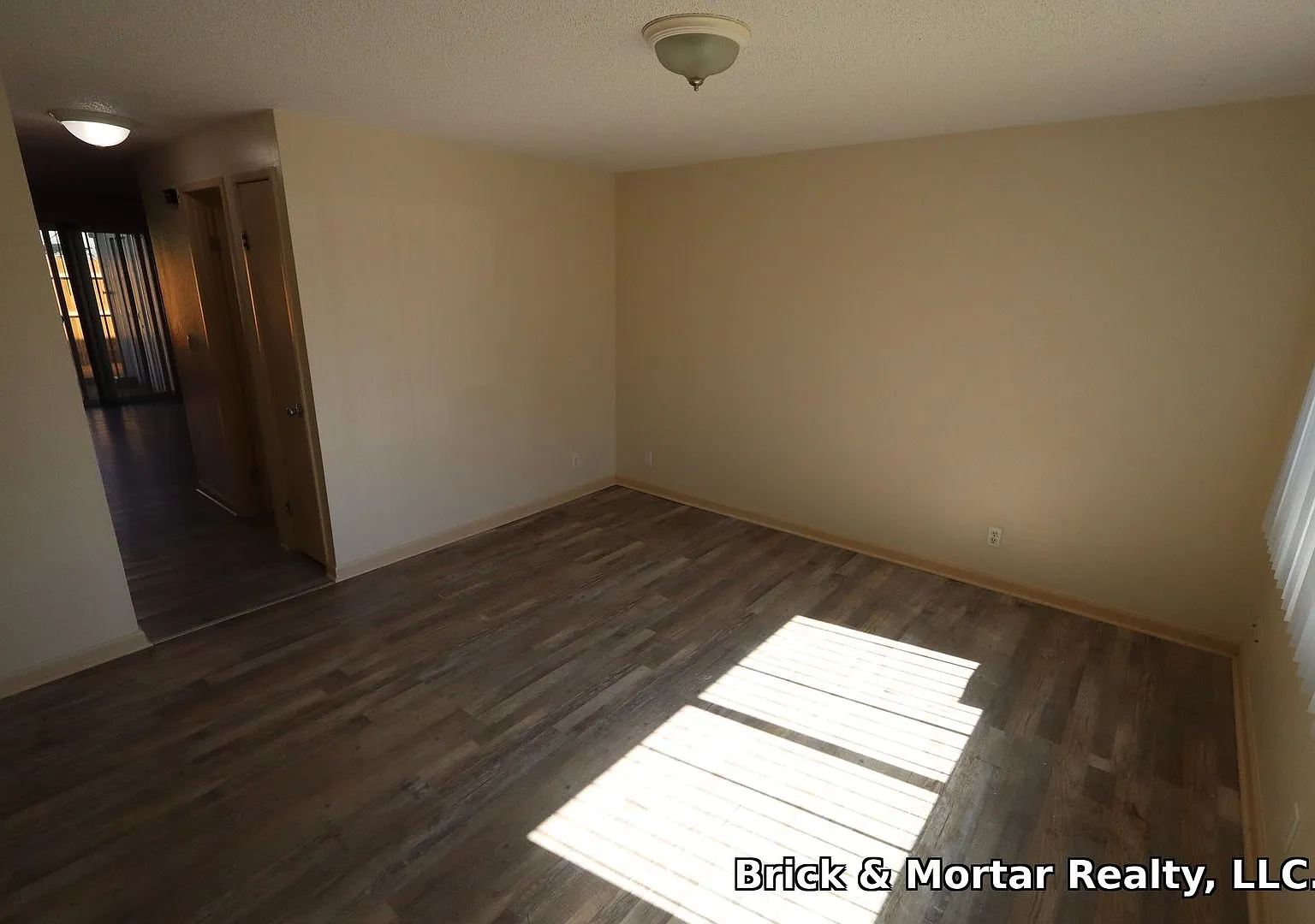 00330-Orchard ST Duplex — Photo 3