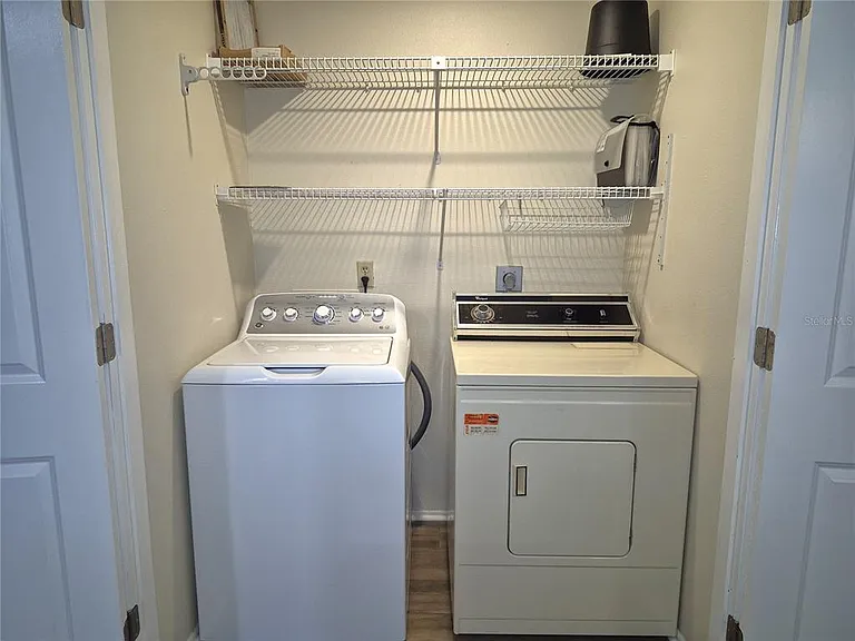 160 Joanne Pl — Photo 12