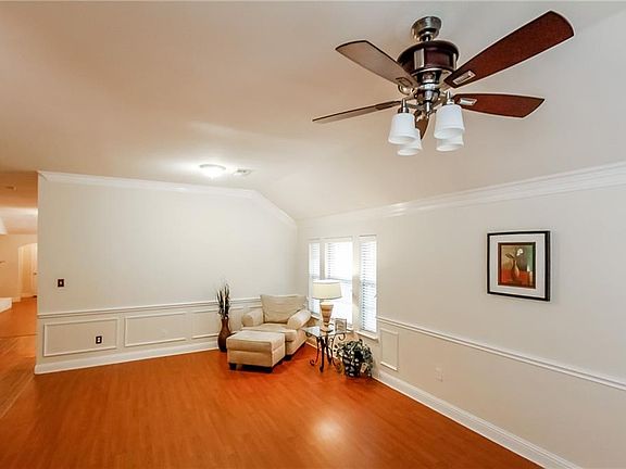 4th image of 2524 Pinnacle Point Dr