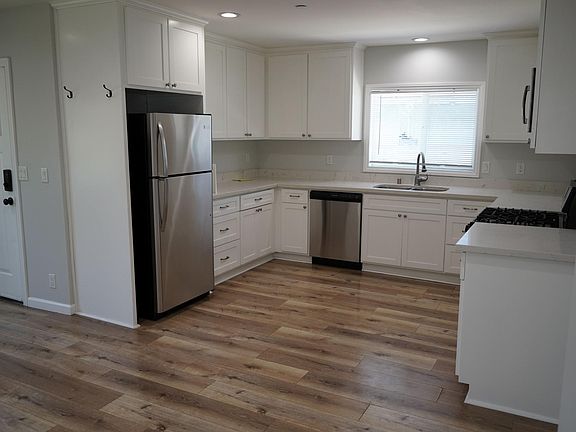 5th image of 520 W 94th St