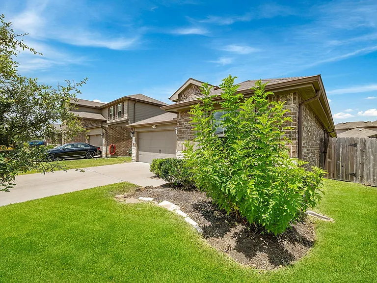 7543 Highland Chase Dr — Photo 3