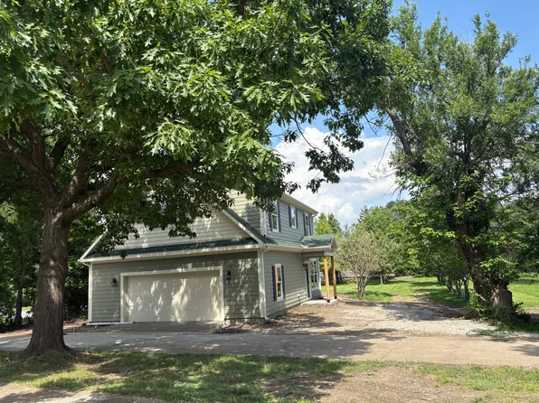 527 W Elm St, Olathe, KS 66061