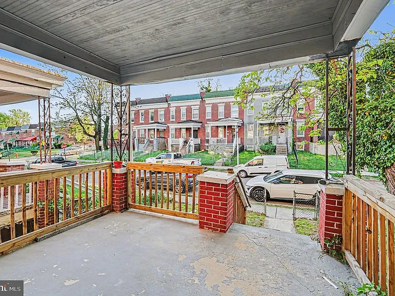 409 N Edgewood St — Photo 4
