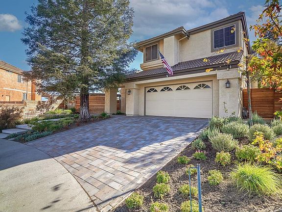 3rd image of 844 Derry Cir