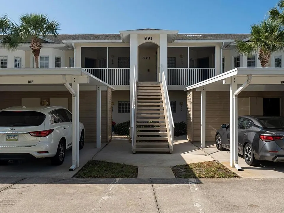 891 Norwalk Dr #203