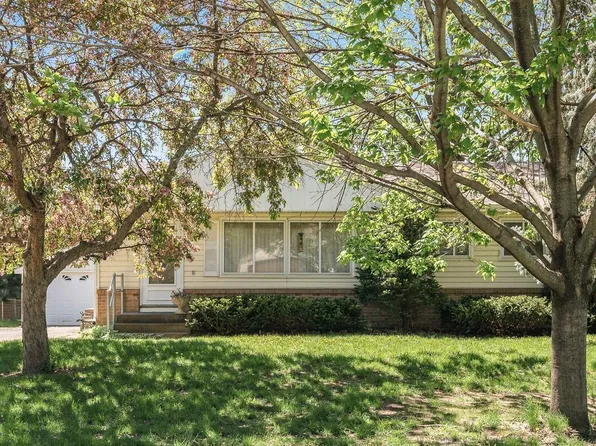 1041 3rd St NW, New Brighton, MN 55112