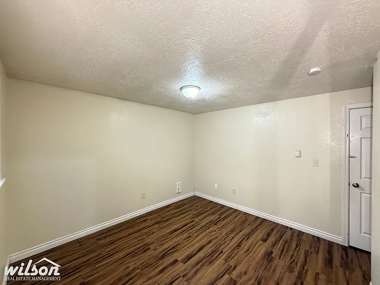 1404 Roosevelt Ave — Photo 16