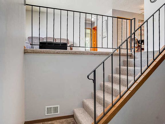 3rd image of 304 Cari Park Ln