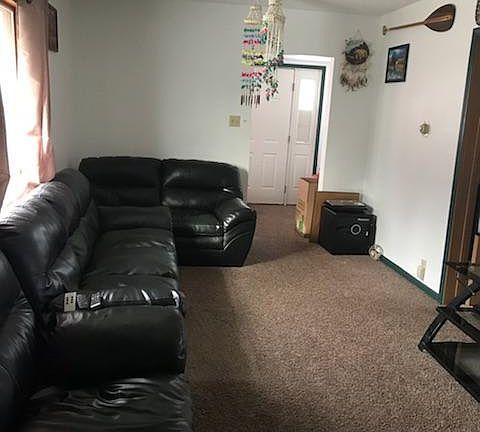 Living room (couch is now removed)