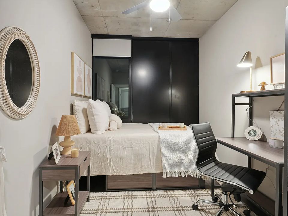 1st image of 4221 12th Ave NE #2131