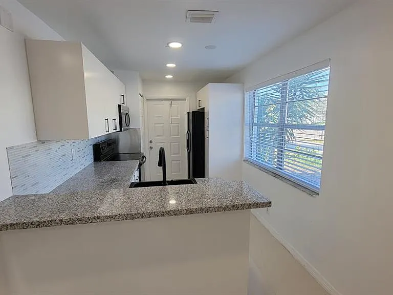 831 NW 14th Way #1-2 — Photo 7