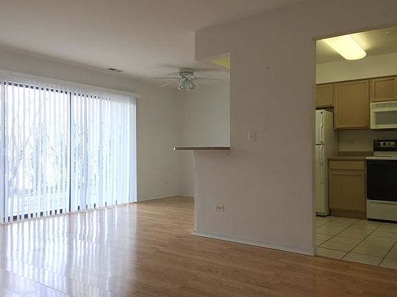 2nd image of 224 W Courtof Shorewood Ct #1A
