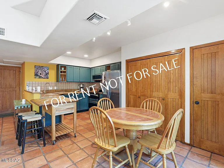 2824 E Sierra Vista Rd — Photo 13