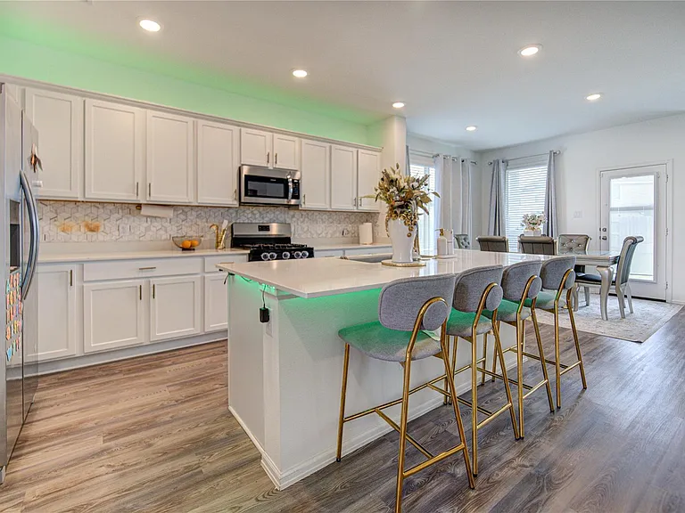 26627 Ledgemont Dr — Photo 13