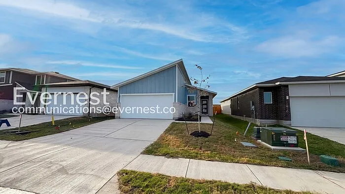 3 bed, 2.0 bath, 1366 sqft, $1,595 — Photo 1