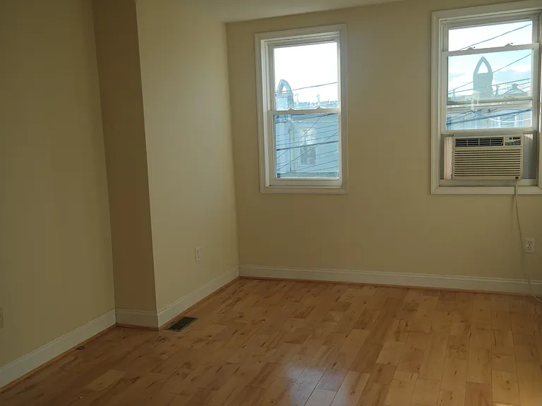 132 N Linwood Ave — Photo 13