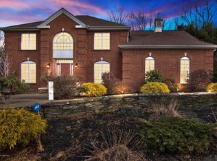 114 Emerson Close, Moosic, PA 18507
