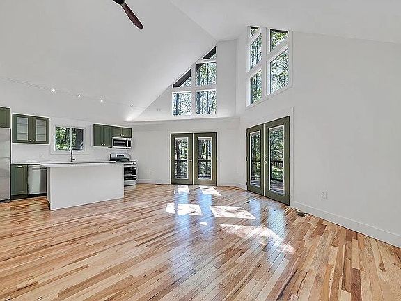 2nd image of 325 Persimmon Hill Dr