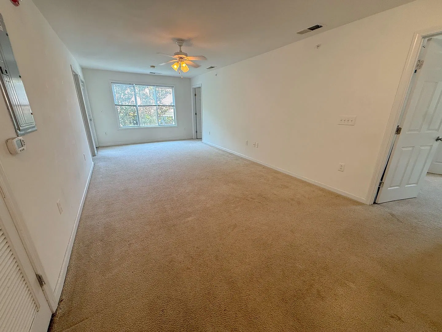 4 Bed 4 Bath Condo with New carpet available now — Photo 3