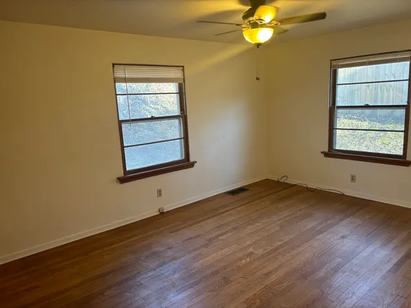 20 Concord Dr, Belleville, IL 62223