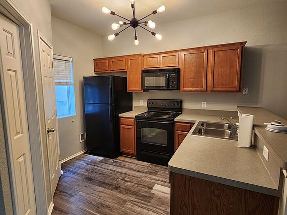 5th image of 903 E Glenn Crossett St