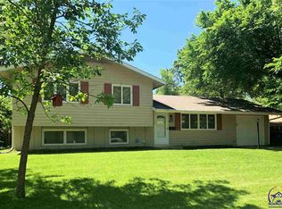 2813 SW James St, Topeka, KS 66614