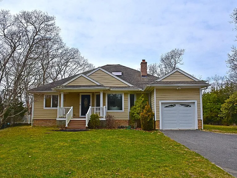 49 Old Main Rd — Photo 1