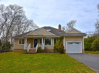49 Old Main Rd, Quogue, NY 11959