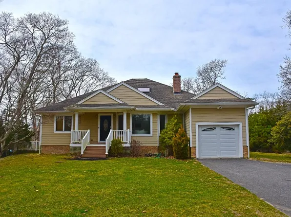 https://photos.zillowstatic.com/fp/e31504719cdce9b0dcd772702b05e00d-p_e.webp