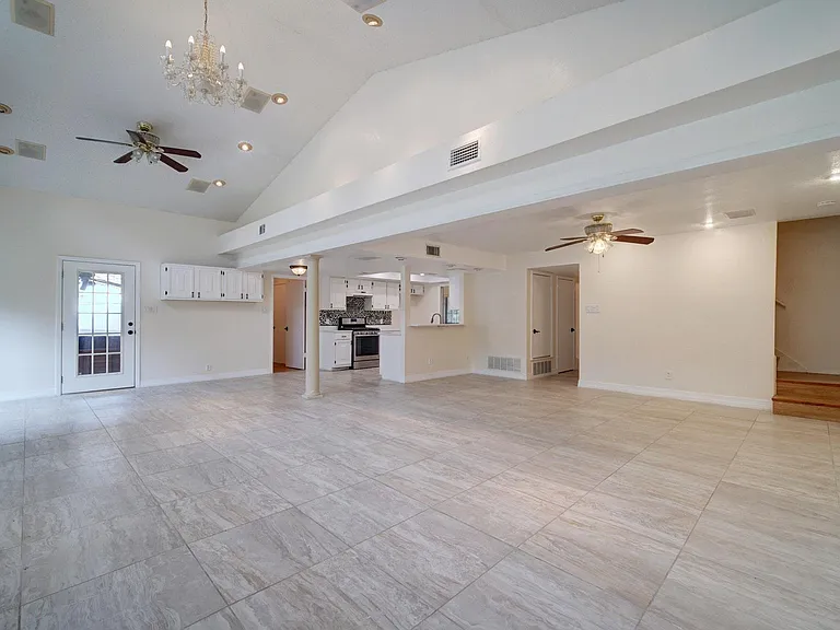 10509 Doering Ln — Photo 6