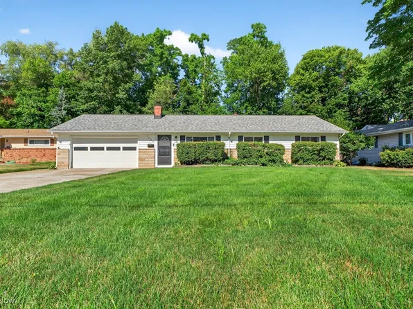 7484 Sharonlee Dr, Mentor, OH 44060
