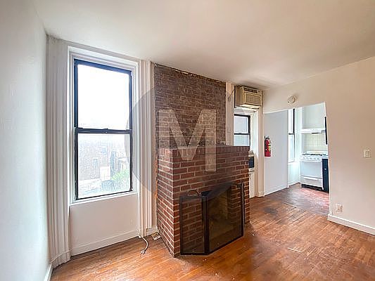 2nd image of 261 W 29th St APT 4r
