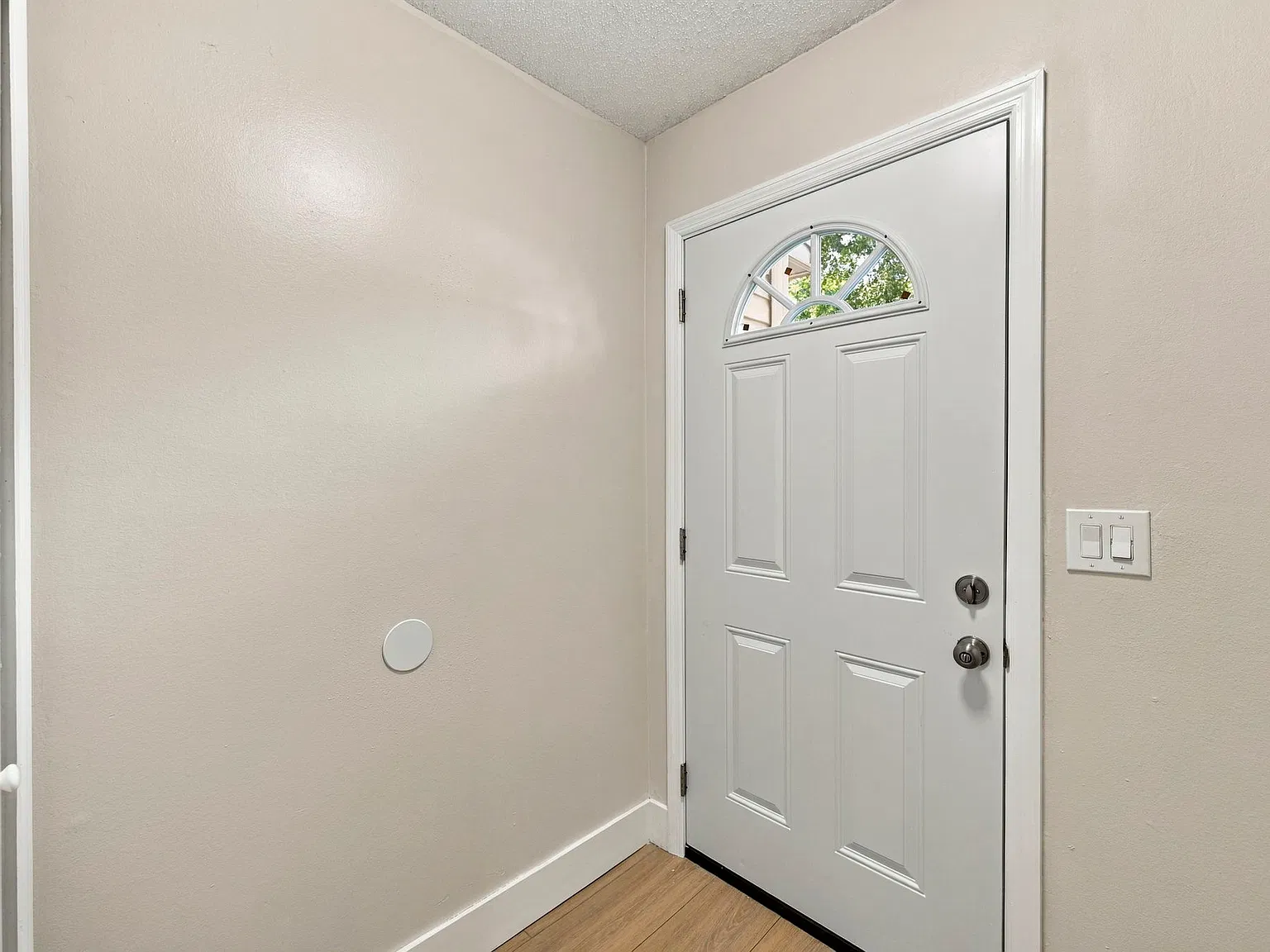 2 bed, 2.5 bath, 1110 sqft, $2,000 — Photo 2
