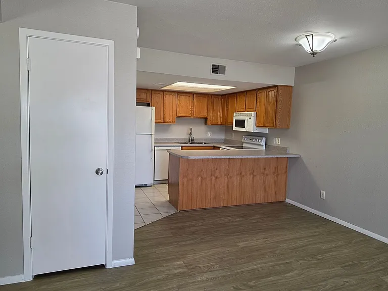 2149 E 10th St #2 — Photo 12