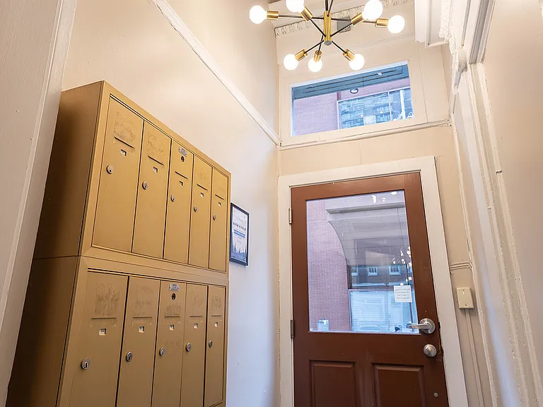1433_1F_Entryway