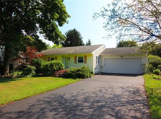 10 Windrush Valley Rd, Fairport, NY 14450