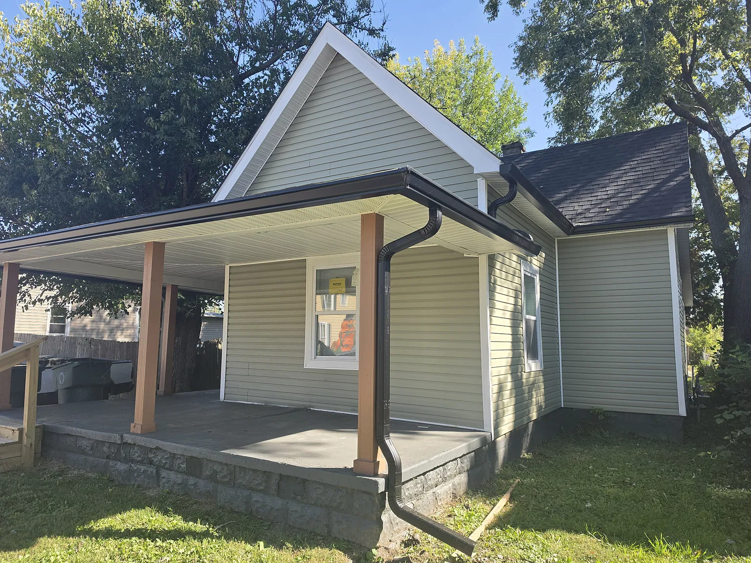 3 bed, 1.5 bath, 1104 sqft, $1,200 — Photo 1